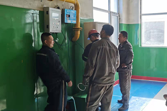 廣眾液晶儲(chǔ)氣罐超溫超壓保護(hù)裝置 晉神沙坪煤礦安裝現(xiàn)場(chǎng)