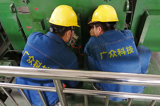 廣眾提升機(jī)電動機(jī)軸承溫度振動監(jiān)測裝置 觸摸屏操作