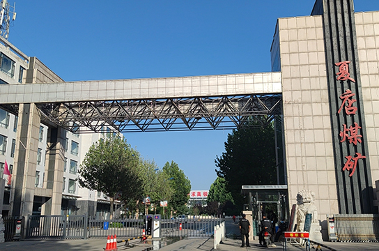 赴潞安集團(tuán)夏店礦安裝水泵用電動(dòng)機(jī)軸承溫度振動(dòng)監(jiān)測(cè)裝置