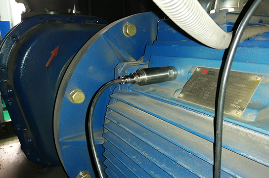 廣眾ZBK380空壓機(jī)綜合保護(hù)裝置定制款帶機(jī)頭振動監(jiān)測功能