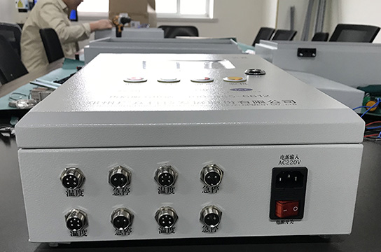 一拖三液晶顯示屏款儲(chǔ)氣罐超溫保護(hù)裝置發(fā)貨